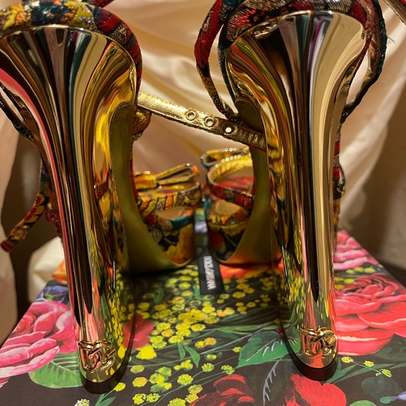 Dolce & Cabana sandals - Picture 4 of 7